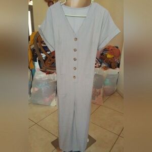 BNWOT DRESSY JUMPER GREY (PTP 22) (INSEAM 19) CAPRI POCKETS& FRONT BUTTONS OPEN